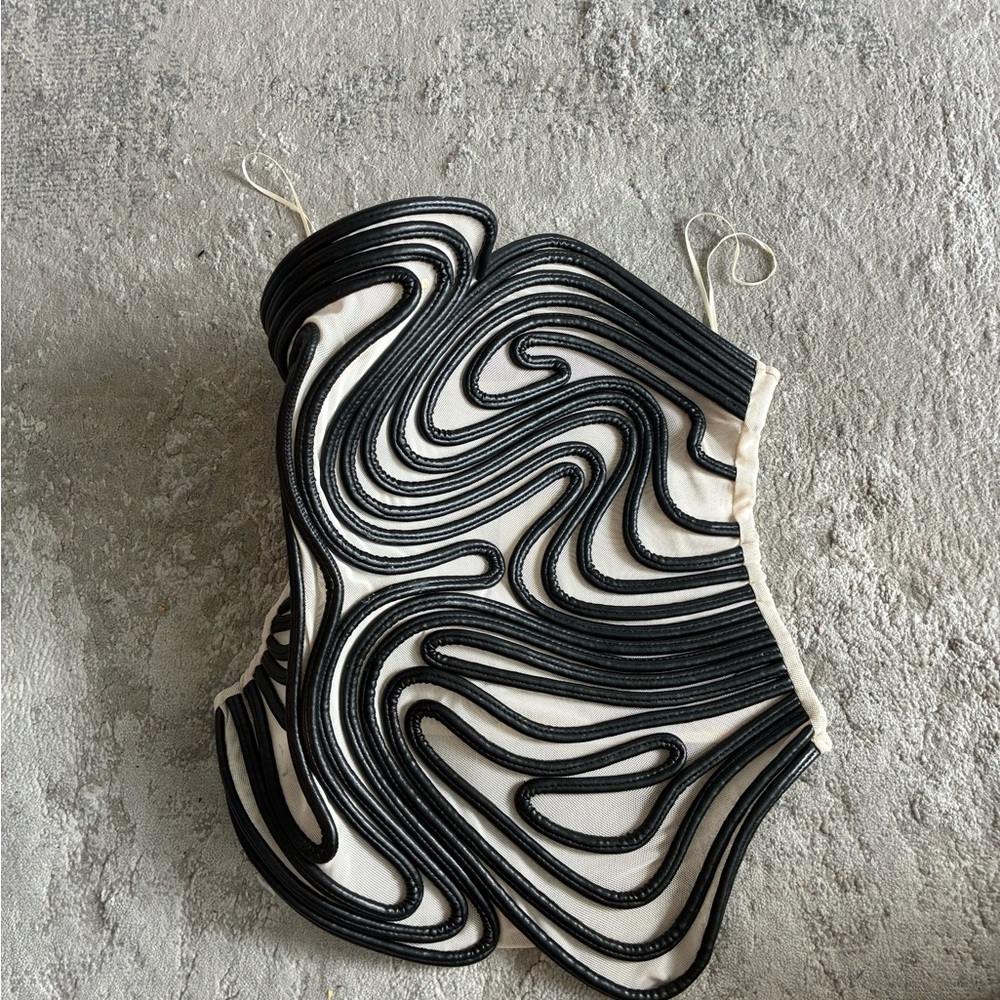 Black and White Swirl Patterned Top
